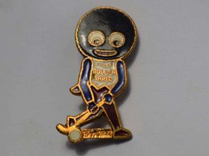 141) Original 1950s Robertsons Golden Shred Golly Badge Hockey Player