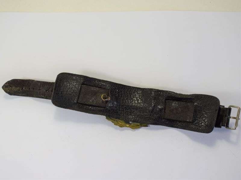 58) Very Nice Early WW1 WW2 WO2 Leather Wrist Rank Bracelet — image 4