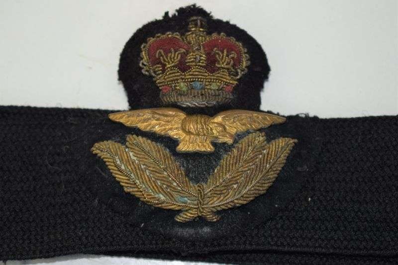 46) Excellent Post WW2 1950s RAF Officers Peaked Cap Badge & Cap Band — image 3