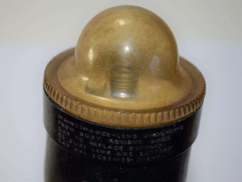 3) Excellent Original WW2 USAAF A-7 Waterproof Dinghy Light — image 10