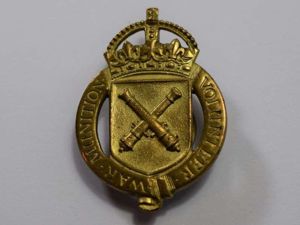 126) Excellent Original WW1 War Munition Volunteer Lapel Badge