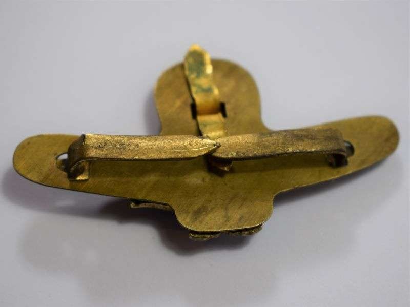 131) Good Original WW2 RAF Officers FS Cap 2 Part Cap Badge — image 3