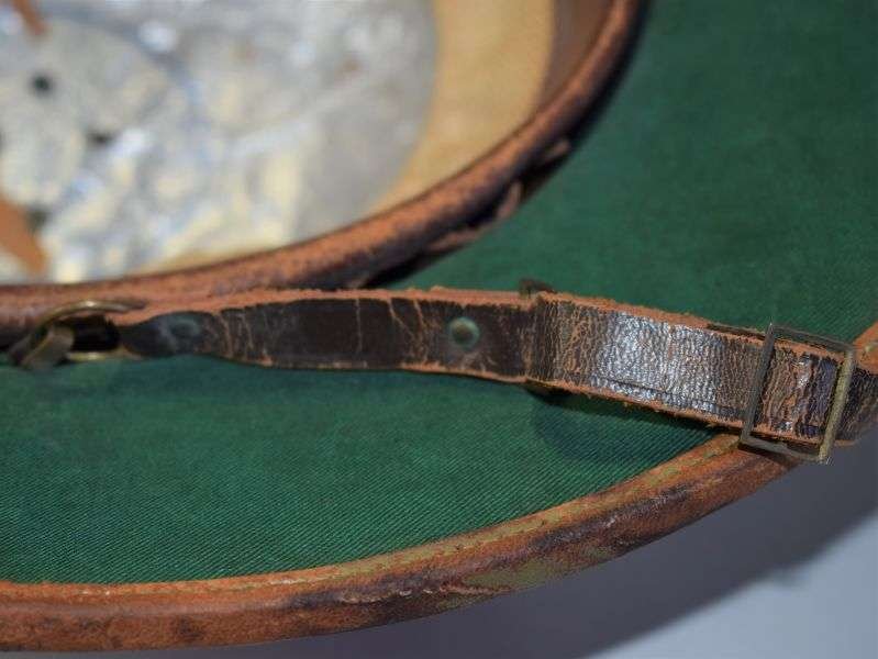 69) 1930s-WW2 British Officers? Sun Helmet with Unidentified Flash — image 6