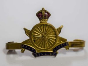 138) Very Nice Original WW1 Army Cyclist Corps Sweetheart Brooch