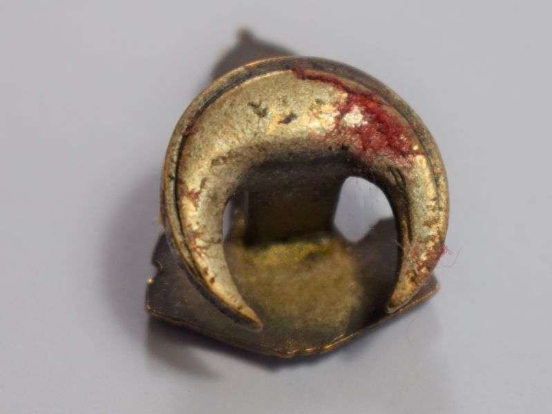 140) Small Original WW1 WW2 The Green Howards Enamelled Lapel Badge — image 2