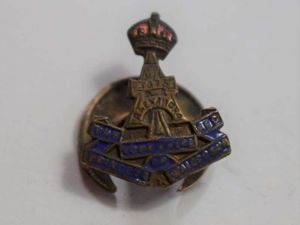 140) Small Original WW1 WW2 The Green Howards Enamelled Lapel …
