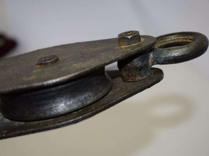 153) Excellent British Military Heavy Duty Pully Block With Swivel Hook Dated 1943 — image 2