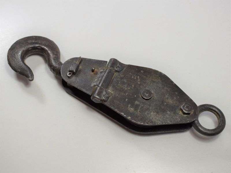 153) Excellent British Military Heavy Duty Pully Block With Swivel Hook Dated 1943 — image 5