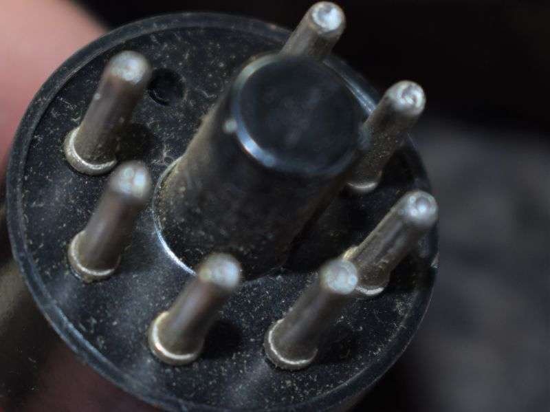 30) Original Boxed Unissued Canadian Military Valve CV 1054 — image 2