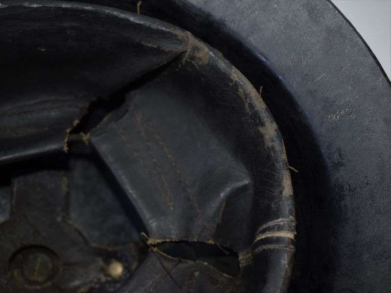 96) Excellent WW2 British Home Front Bakelite Protective Helmet — image 3