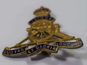 85) Original WW1 WW2 Royal Artillery Sweetheart Brooch