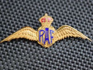 52) Lovely 1930s-WW2 RAF Wings Sweetheart Brooch