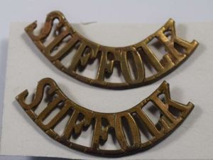 6) Original WW1 WW2 Suffolk Regiment Brass Title Pair