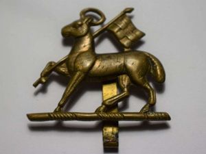 27) Good Original WW2 Cap Badge. The Queens Royal West …