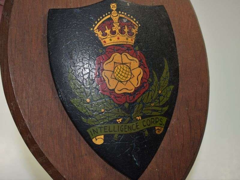 79) Excellent Original Professionally Painted WW2 Wall Plaque the Intelligence Corps — image 4