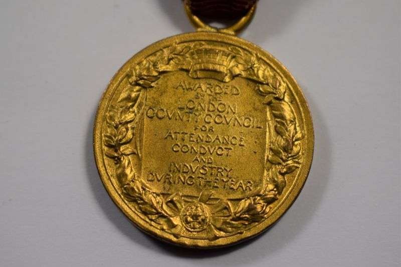 111) Original London County Council The Kings Medal 1914-15. — image 3