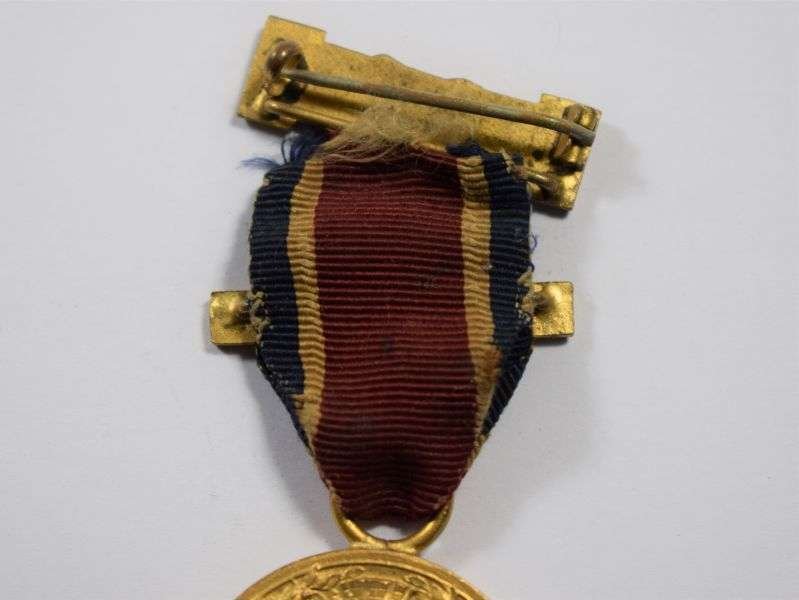111) Original London County Council The Kings Medal 1914-15. — image 4