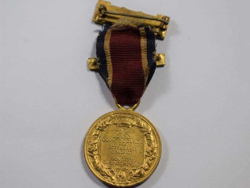 111) Original London County Council The Kings Medal 1914-15. — image 5