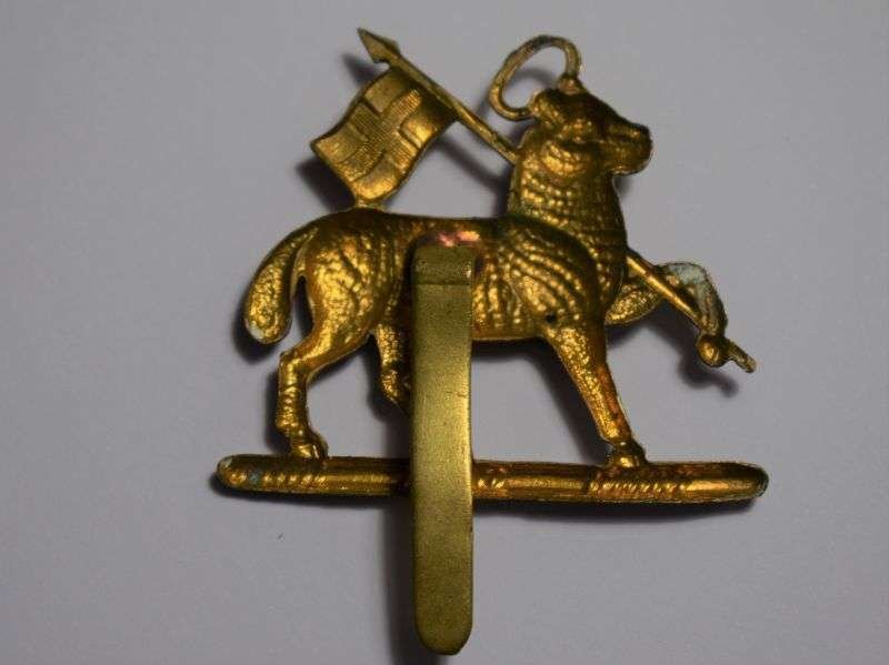 120) Excellent Original WW1 WW2 Queens Royal West Surrey Regt Cap Badge — image 2