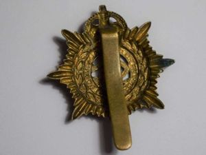 124) Excellent Original WW1 Army Service Corps Cap Badge