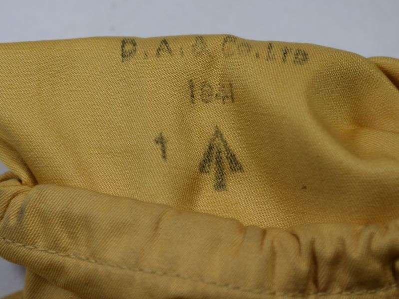 85) Excellent Unissued WW2 British Military Yellow Wind Proof Mittens 1941 — image 2