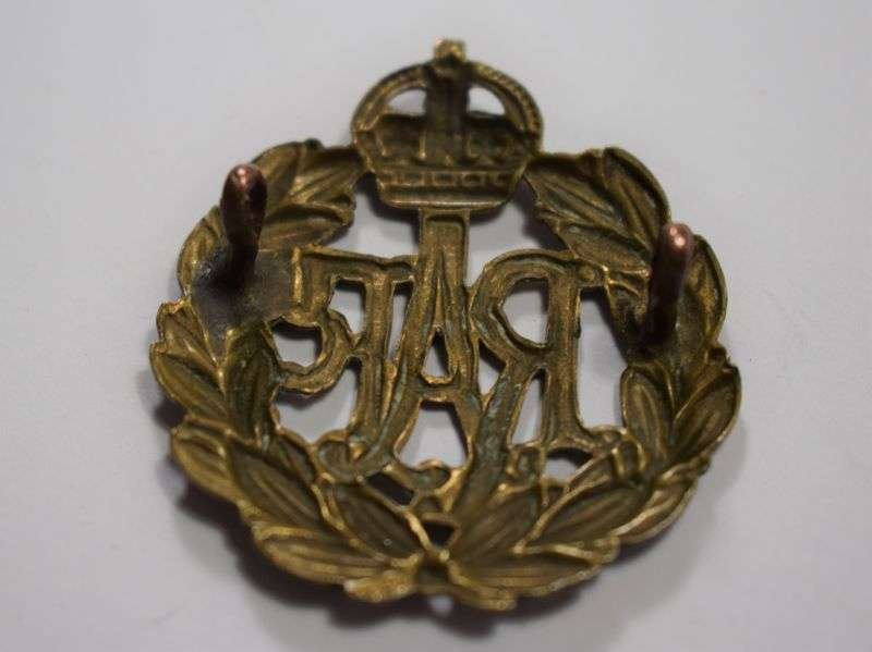 48) Good Original Well Used WW2 RAF Brass Cap Badge — image 2