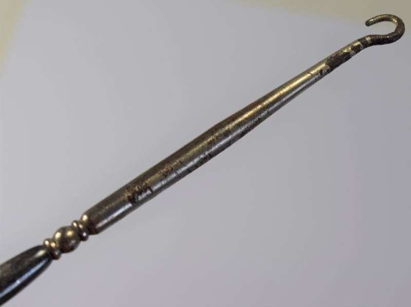 98) Excellent WW1 British Trench Art Button Hook Dated 1909 — image 3