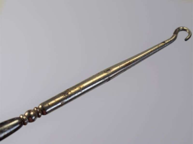 98) Excellent WW1 British Trench Art Button Hook Dated 1909 — image 4