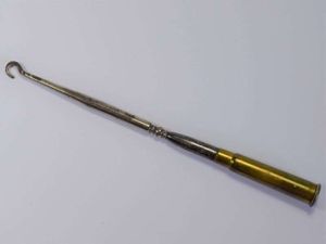 98) Excellent WW1 British Trench Art Button Hook Dated 1909