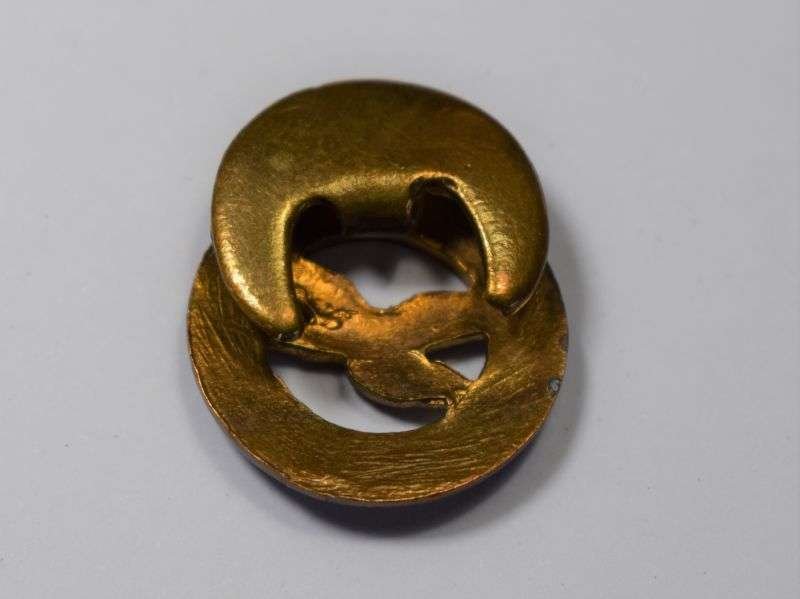 38) Good Original WW2 Air Training Corps Enamelled Lapel Badge — image 2