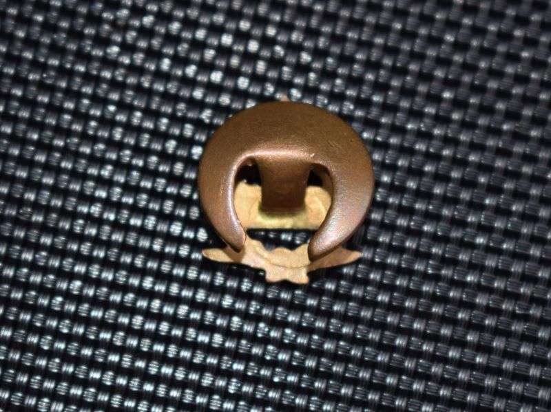 78) Good Original WW2 RAFVR Enamelled Lapel Badge — image 2