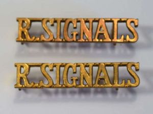 37) Original Royal Signals Shoulder Title Pair