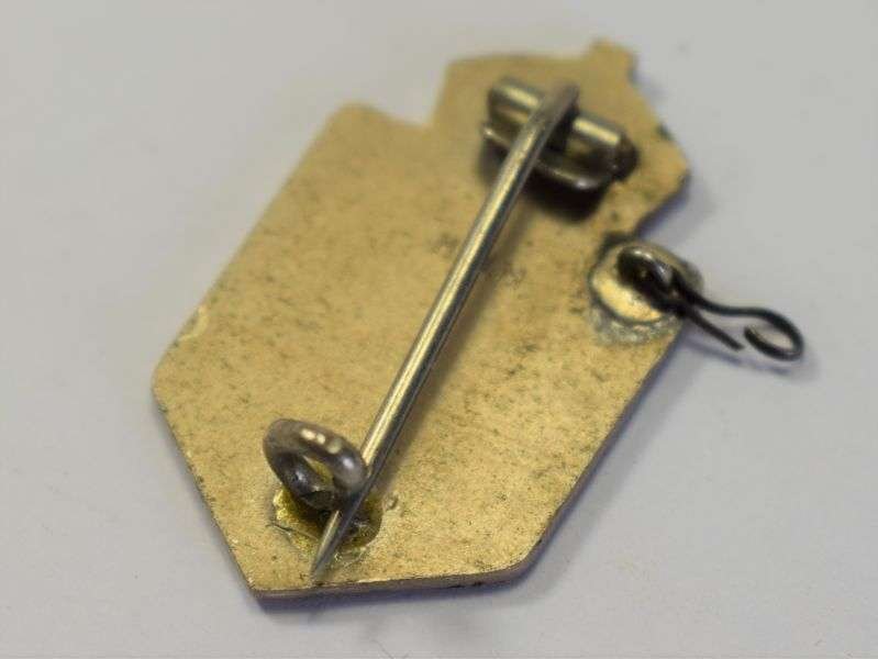 93) Original WW2 Civil Nursing Reserve Pin Badge — image 2