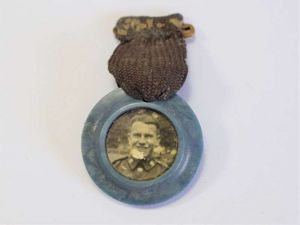 103) Small WW2 Home Made? Pin on Breast Badge Photograph …