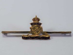 82) Nice Original WW1 WW2 Royal Artillery Sweetheart Brooch