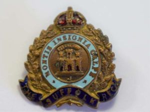 98) WW1 WW2 Suffolk Regiment Sweetheart Brooch