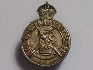 65) Excellent Crisp Pre WW2-Royal Army Reserve Lapel Badge 1938