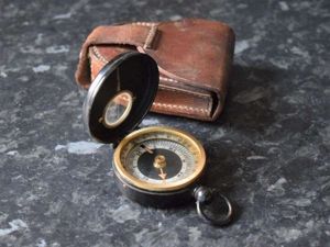 133) Excellent WW1 Brit Officers Private Purchase Compass And Leather …