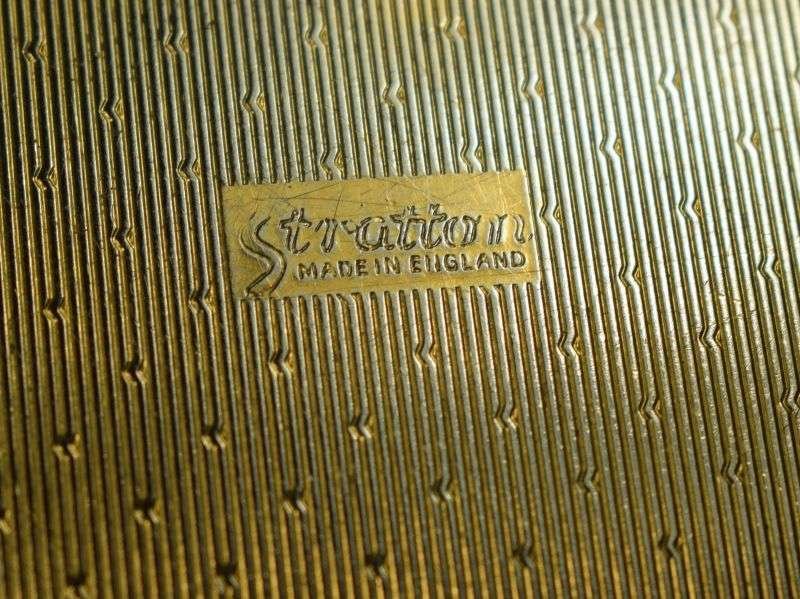 1) Excellent Original WW2 Woman's Sweetheart Compact With RA Badge — image 2