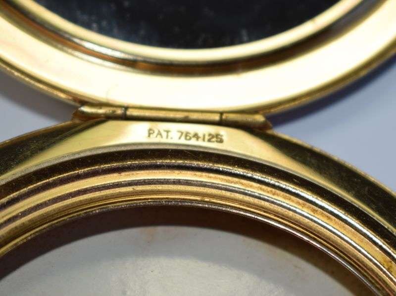 1) Excellent Original WW2 Woman's Sweetheart Compact With RA Badge — image 4