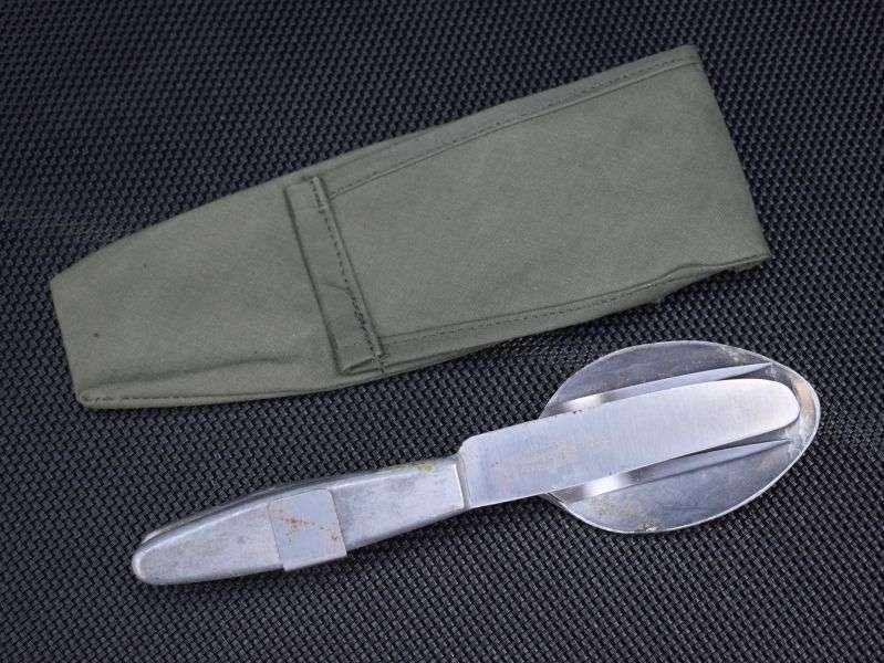 4) Nice Late WW2 – Post War Tropical Issue Rubberised Waterproof Cutlery Pouch — image 3