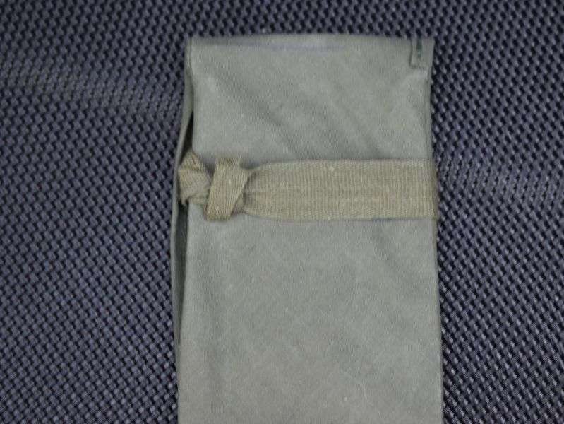 4) Nice Late WW2 – Post War Tropical Issue Rubberised Waterproof Cutlery Pouch — image 4