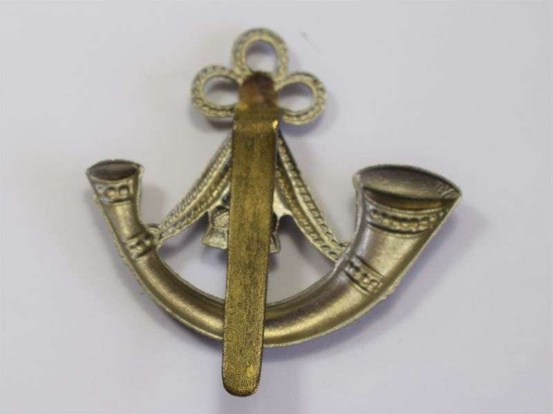 42) Good Original WW1 WW2 Ox & Bucks Light Infantry Cap Badge — image 2