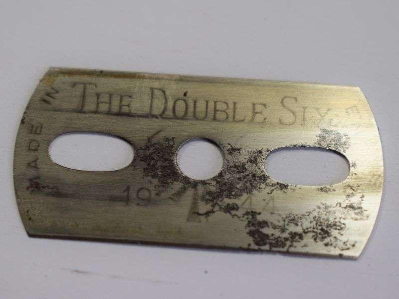 59) Original WW2 British Military Issue Double Six Razor Blade Compass 1944 — image 2