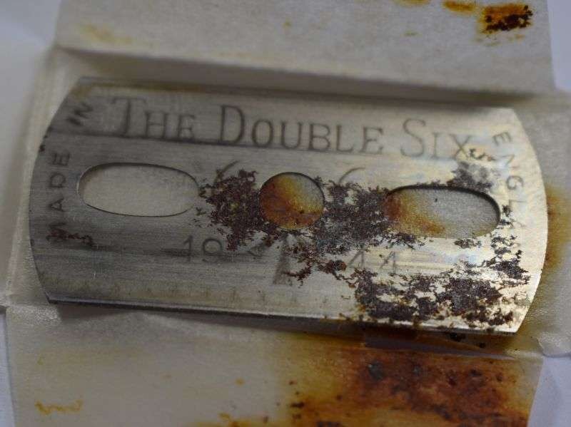 59) Original WW2 British Military Issue Double Six Razor Blade Compass 1944 — image 4
