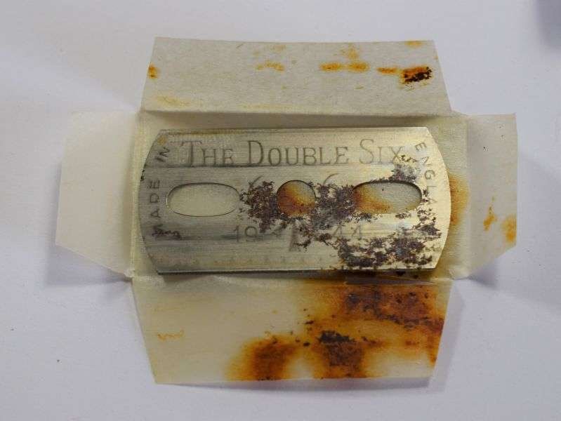 59) Original WW2 British Military Issue Double Six Razor Blade Compass 1944 — image 5