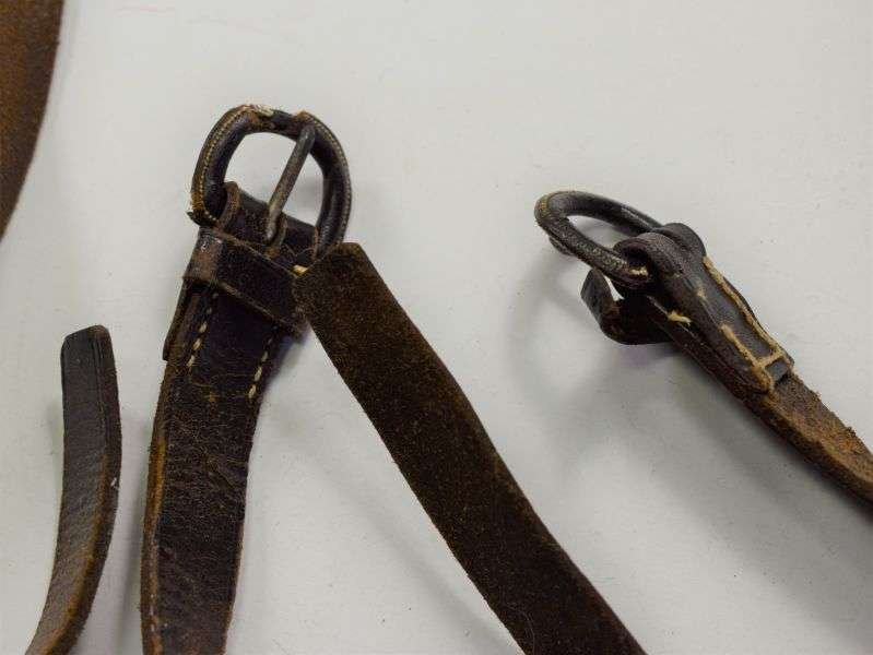 GD5) Unidentified WW1 British Officers Leather Carry Straps — image 3