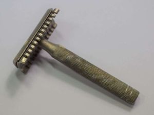 Original WW2 British Military Issue Safety Razor. Unmarked
