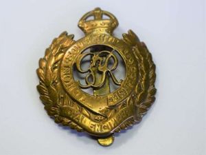 142) Original Well Polished WW2 Royal Engineers Cap Badge