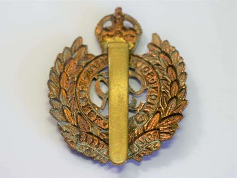 143) Original WW2 British Royal Engineers Cap Badge — image 2